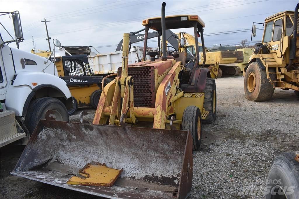 John Deere 310E Товарач със заден ексватор