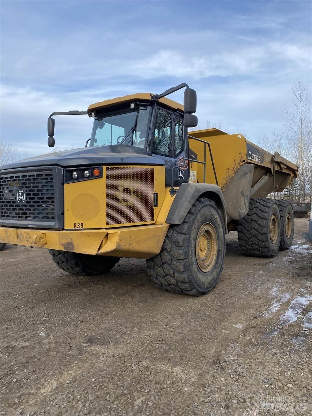 John Deere 410E Дъмпери/моторни превозни средства