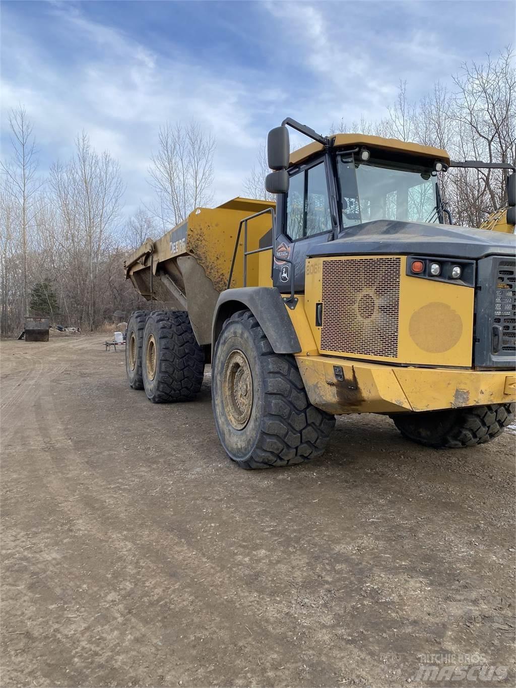 John Deere 410E Дъмпери/моторни превозни средства