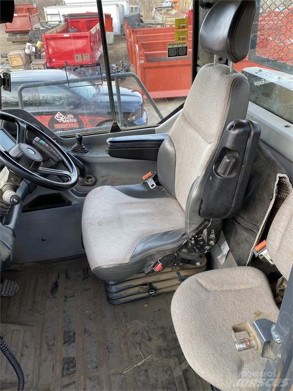 John Deere 410E Дъмпери/моторни превозни средства