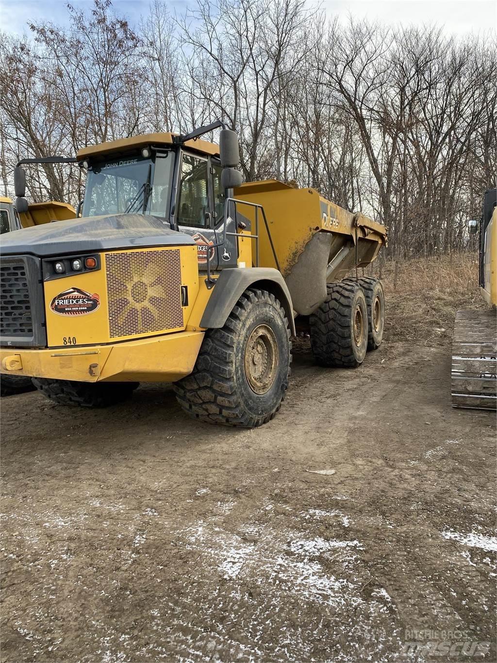 John Deere 410E Дъмпери/моторни превозни средства