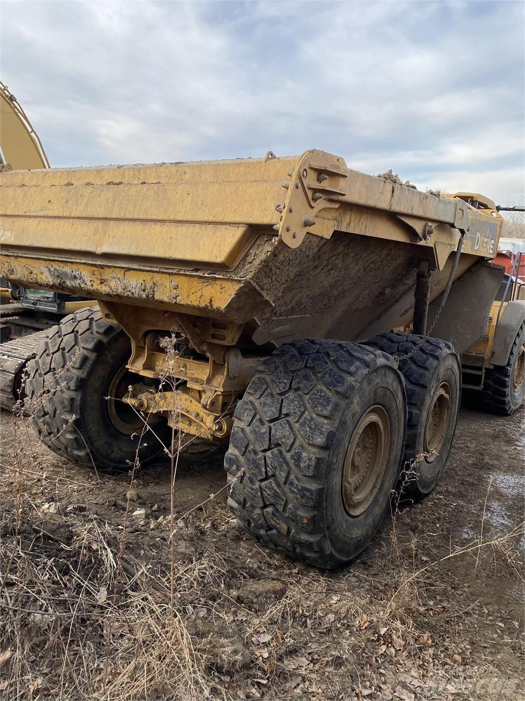 John Deere 410E Дъмпери/моторни превозни средства