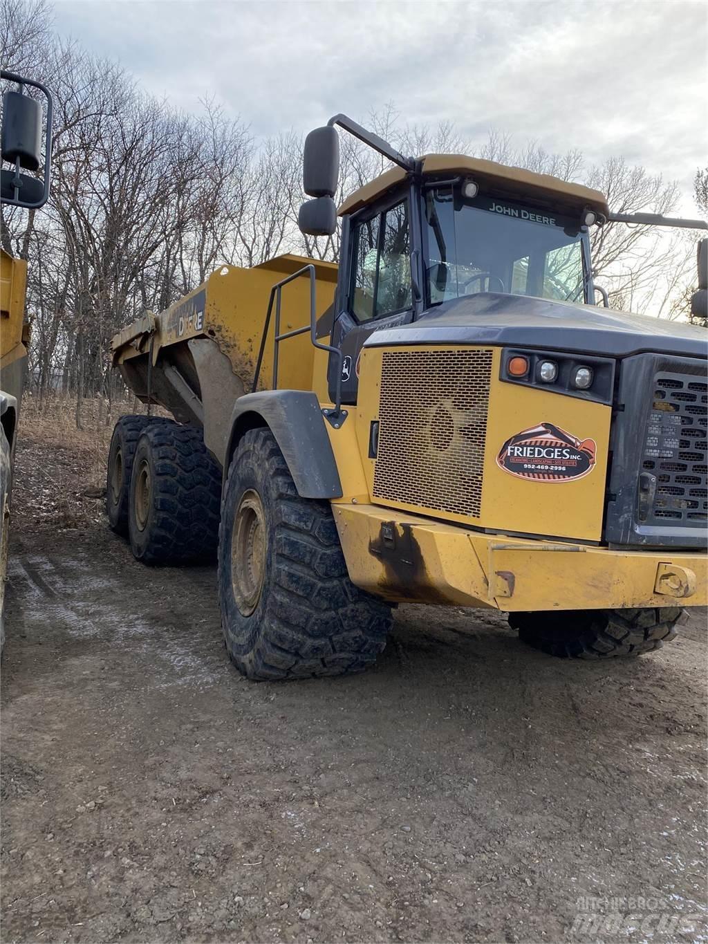 John Deere 410E Дъмпери/моторни превозни средства