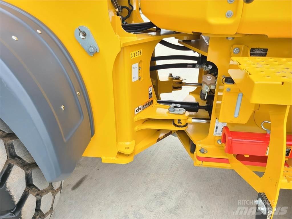 John Deere 524P Колесни товарачи