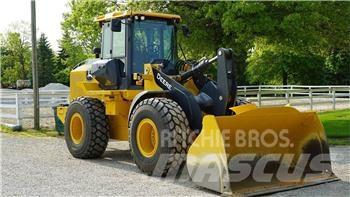 John Deere 524P Колесни товарачи