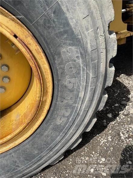 John Deere 544K Колесни товарачи