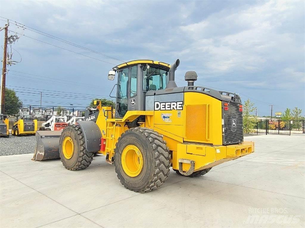 John Deere 644K Колесни товарачи