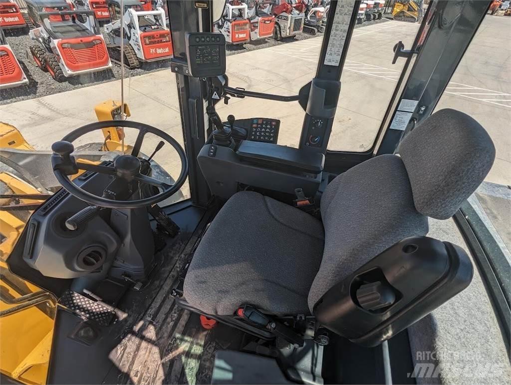 John Deere 644K Колесни товарачи