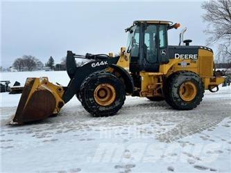 John Deere 644K Колесни товарачи