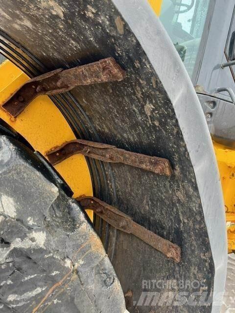 John Deere 644K Колесни товарачи
