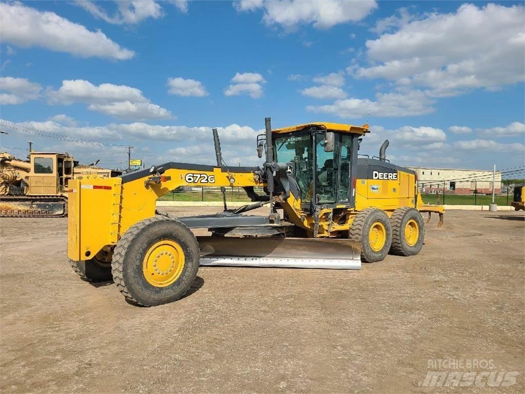 John Deere 672G Грейдери