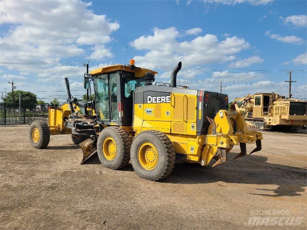 John Deere 672G Грейдери
