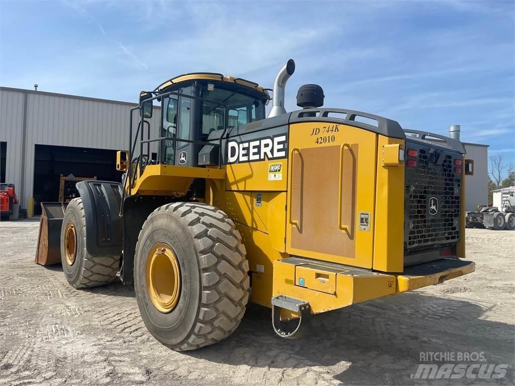 John Deere 744K Колесни товарачи