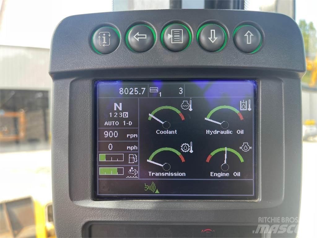 John Deere 744K Колесни товарачи