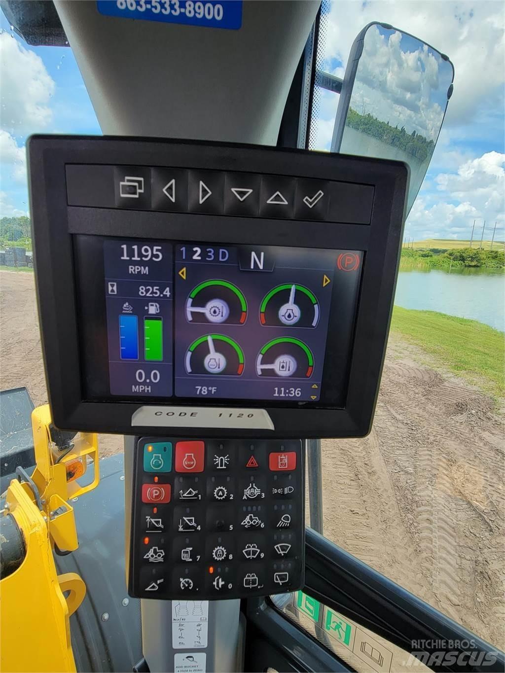 John Deere 744L Колесни товарачи