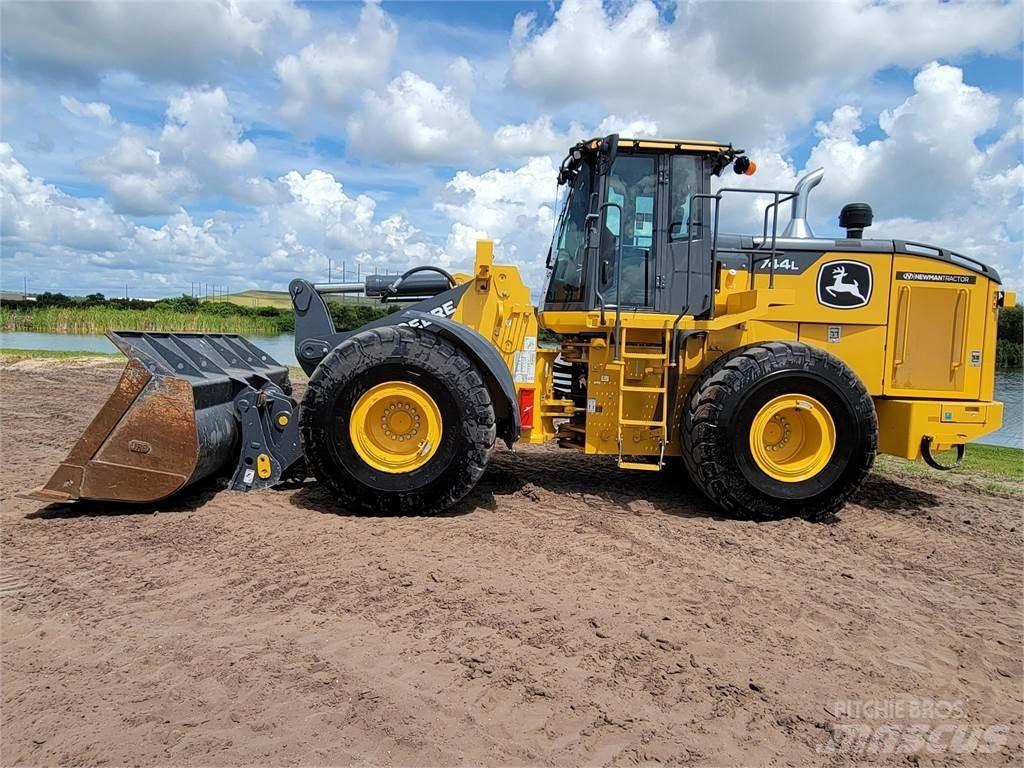 John Deere 744L Колесни товарачи