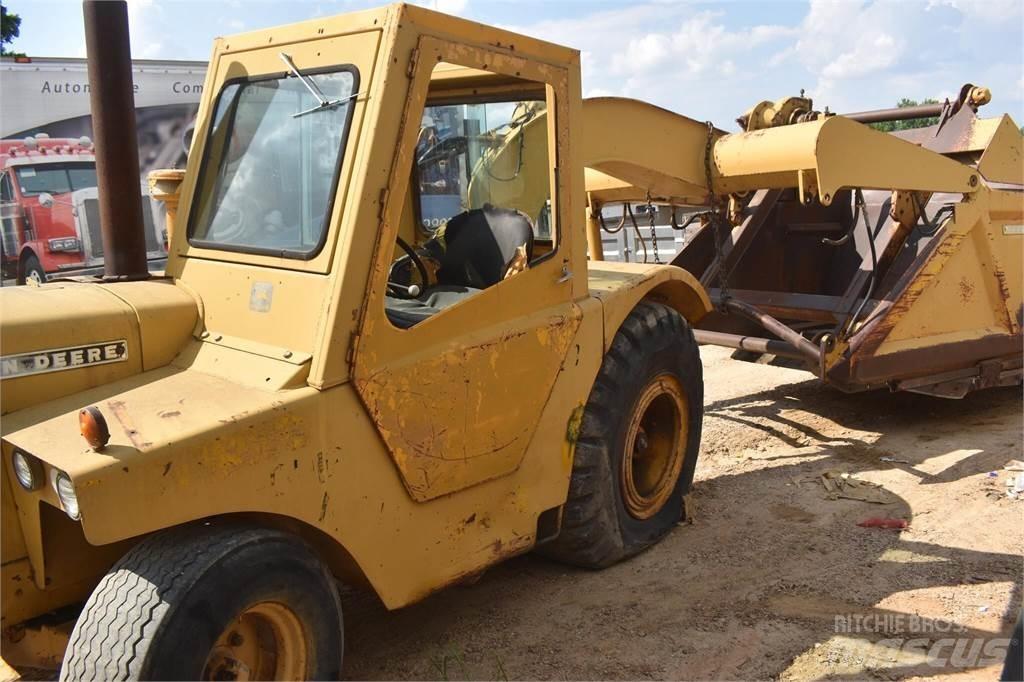 John Deere 760A Скрепери
