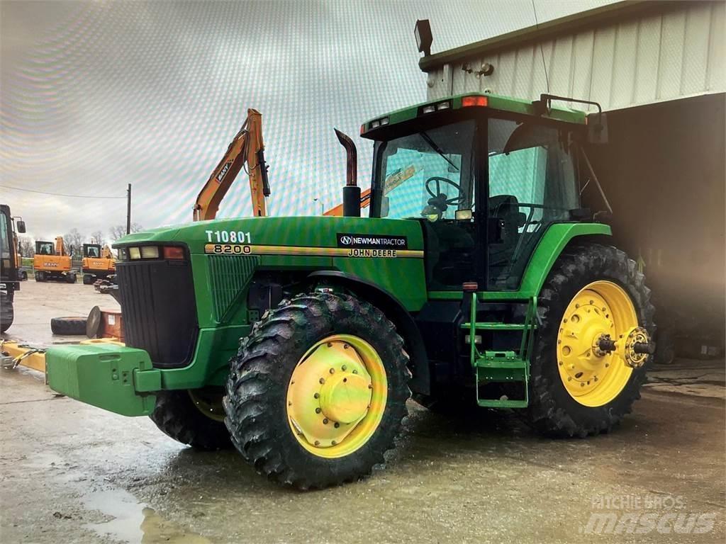 John Deere 8200 Трактори
