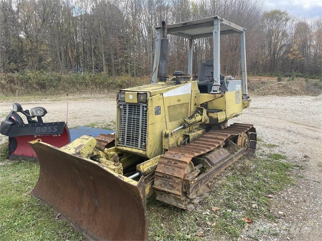 Komatsu D37E-5 Верижни булдозери
