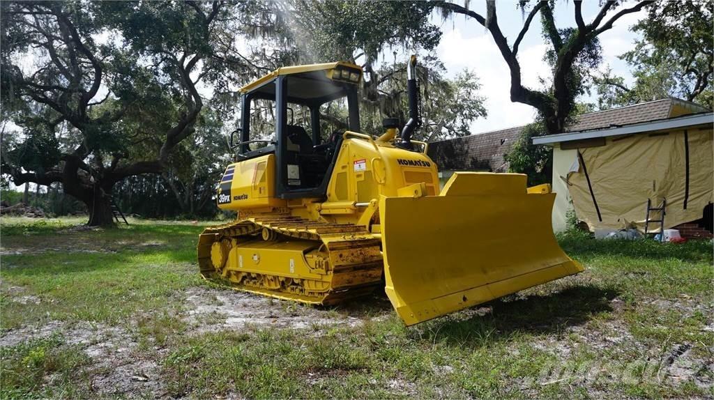Komatsu D39PX-24 Верижни булдозери
