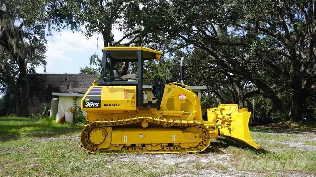 Komatsu D39PX-24 Верижни булдозери
