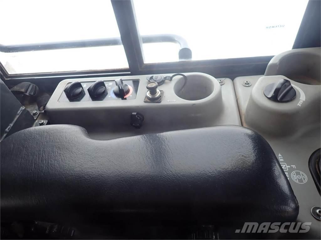 Komatsu D61PXi-24 Верижни булдозери
