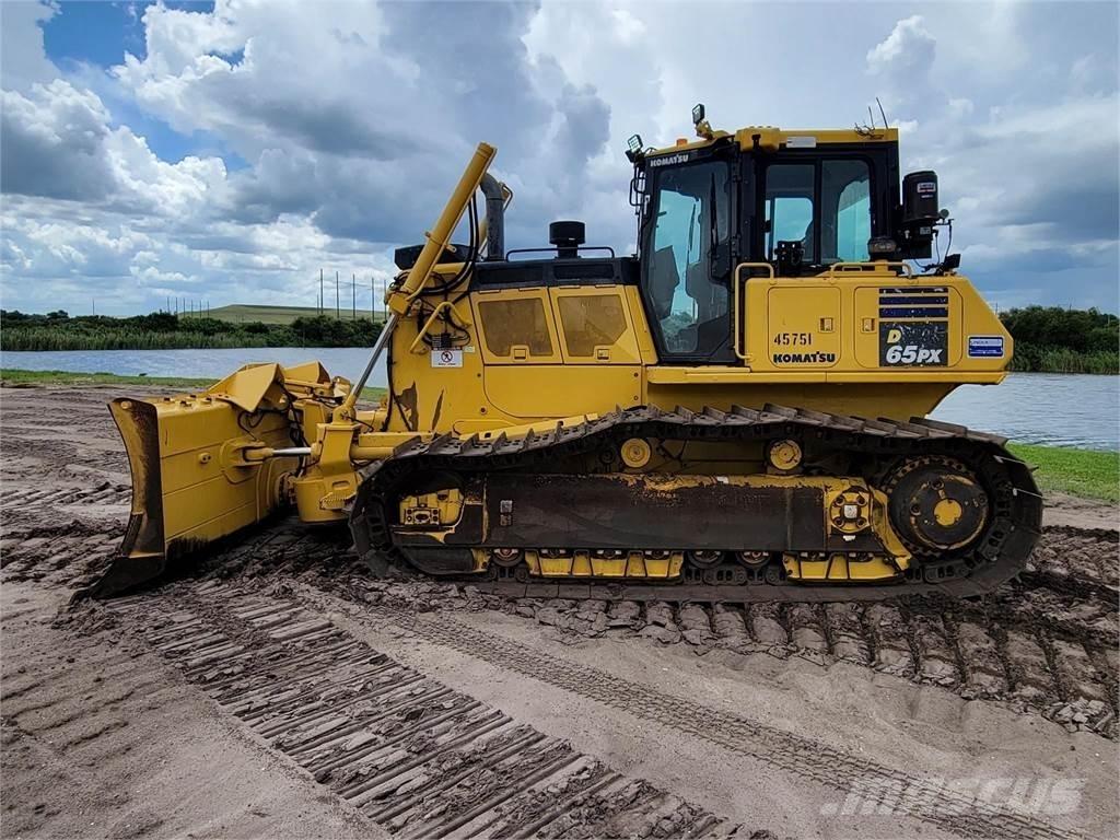 Komatsu D65PX-18 Верижни булдозери
