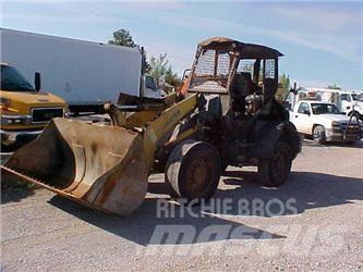 Komatsu WA100 Колесни товарачи