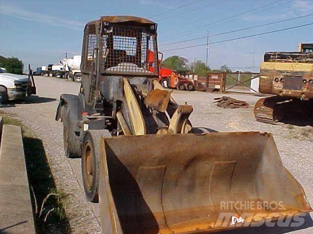 Komatsu WA100 Колесни товарачи