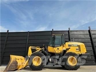 Komatsu WA200-8 Колесни товарачи