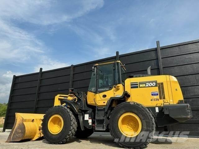 Komatsu WA200-8 Колесни товарачи