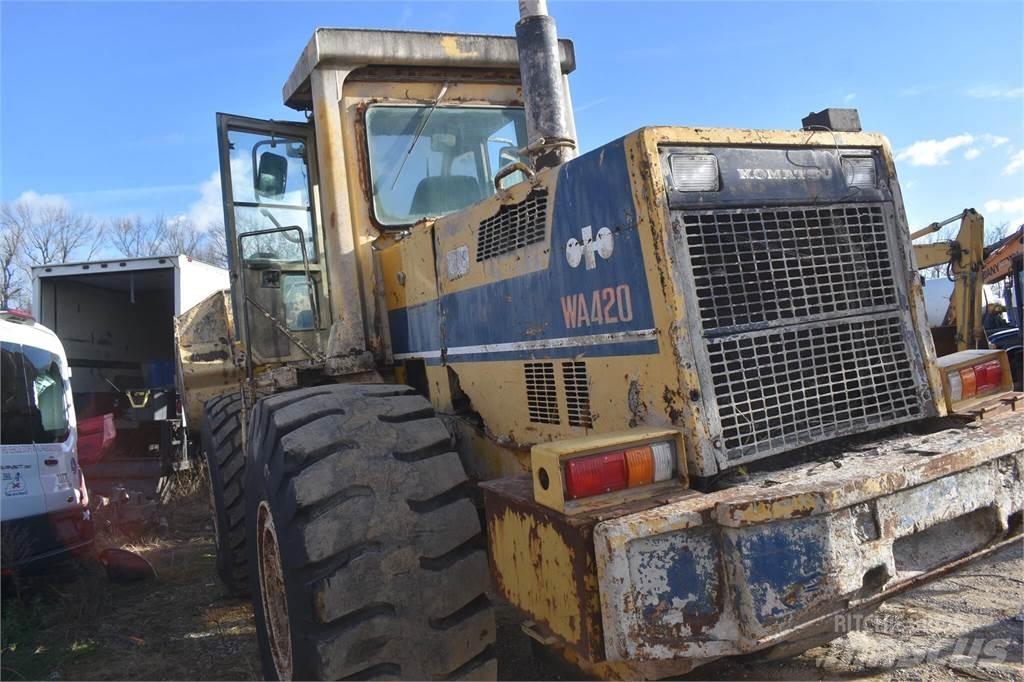 Komatsu WA420 Колесни товарачи