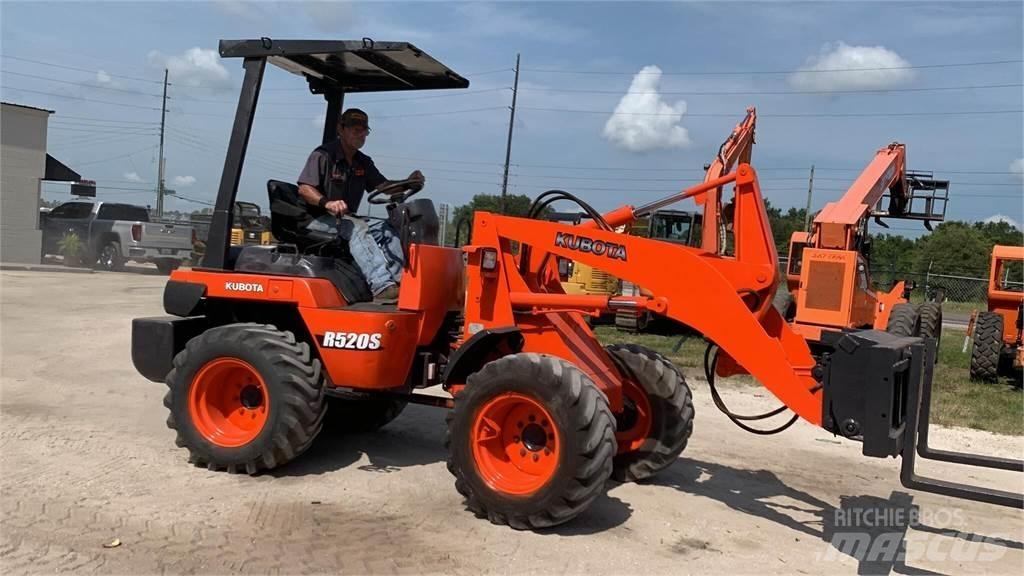 Kubota R520 Колесни товарачи
