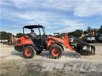 Kubota R530 Колесни товарачи