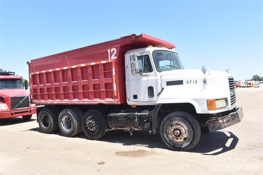 Mack CH613 Самосвал