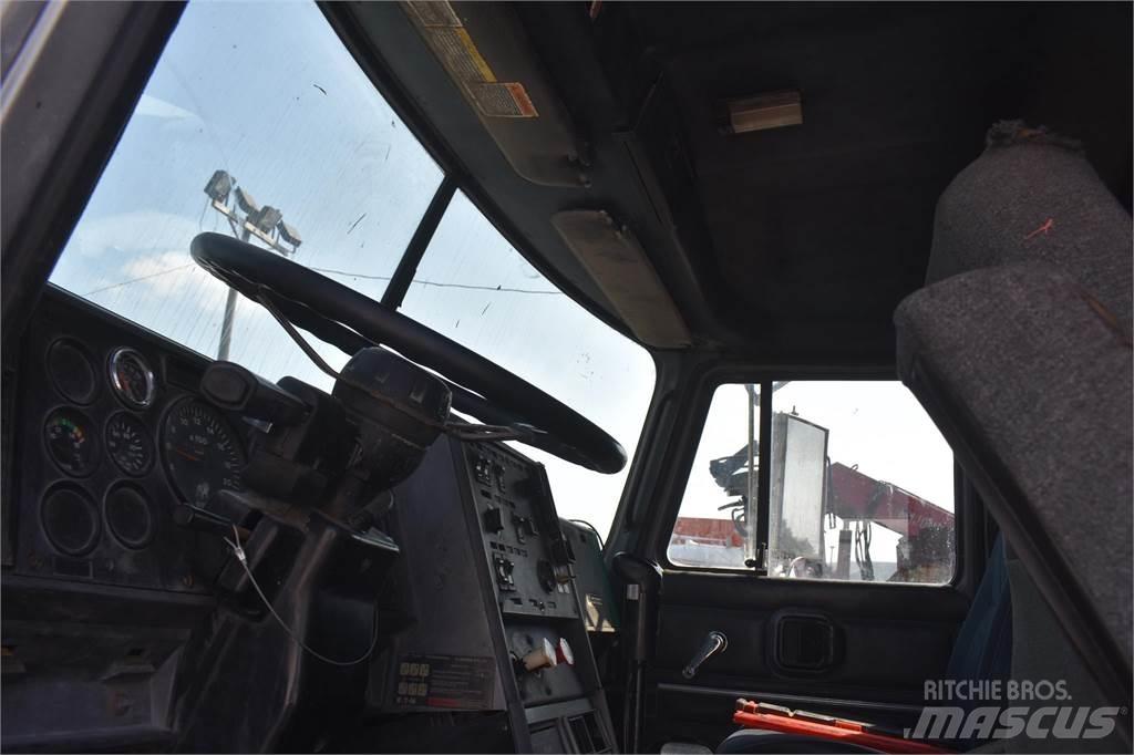 Mack CH613 Самосвал