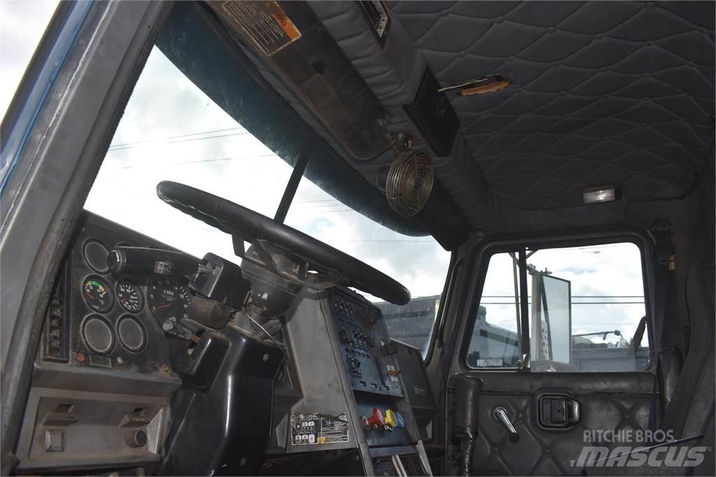 Mack CH613 Самосвал