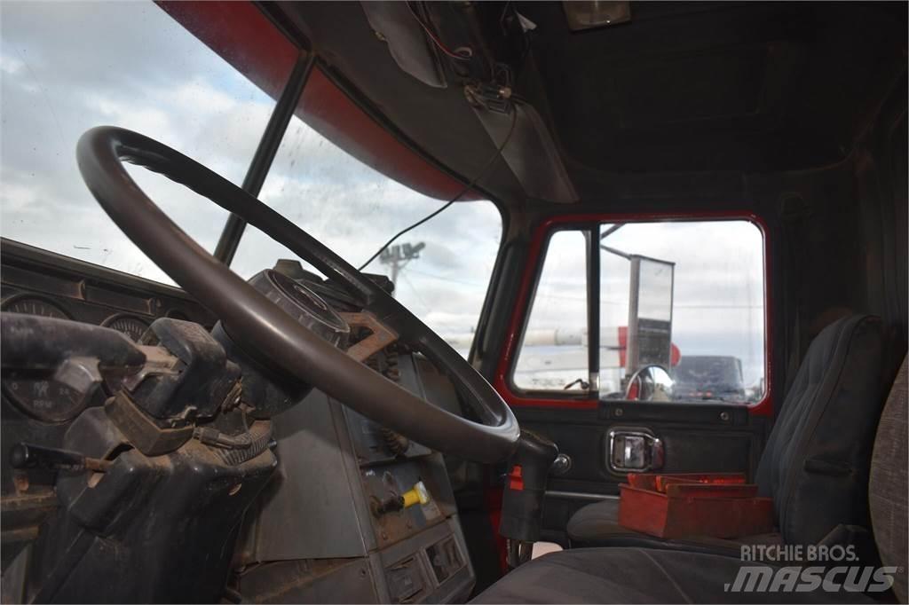 Mack CH613 Самосвал