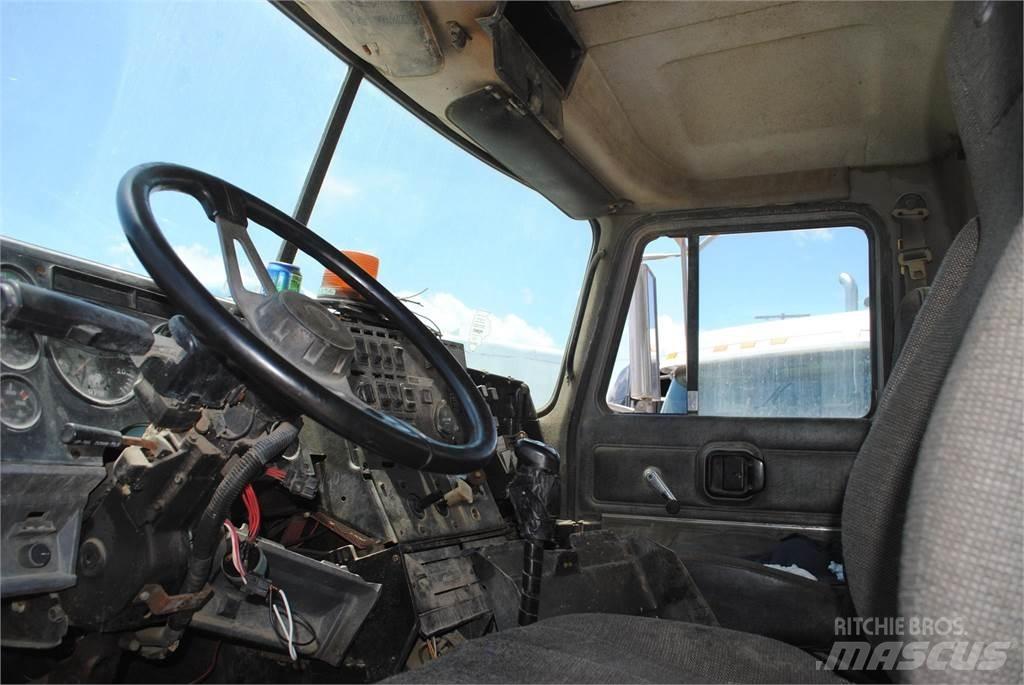 Mack CH613 Самосвал