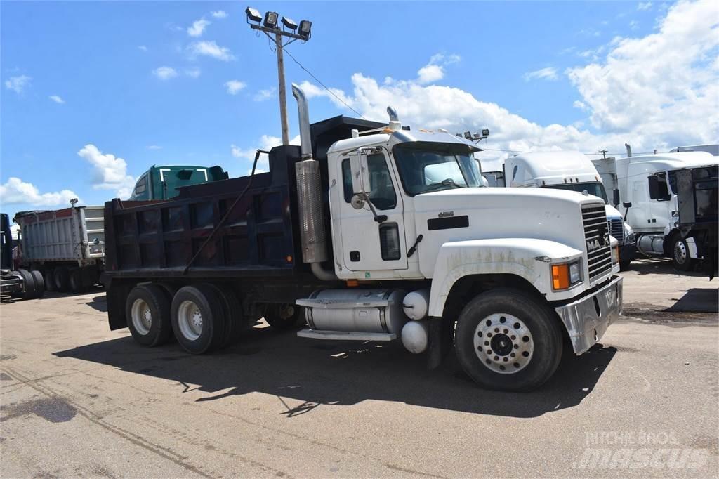 Mack CHN613 Самосвал