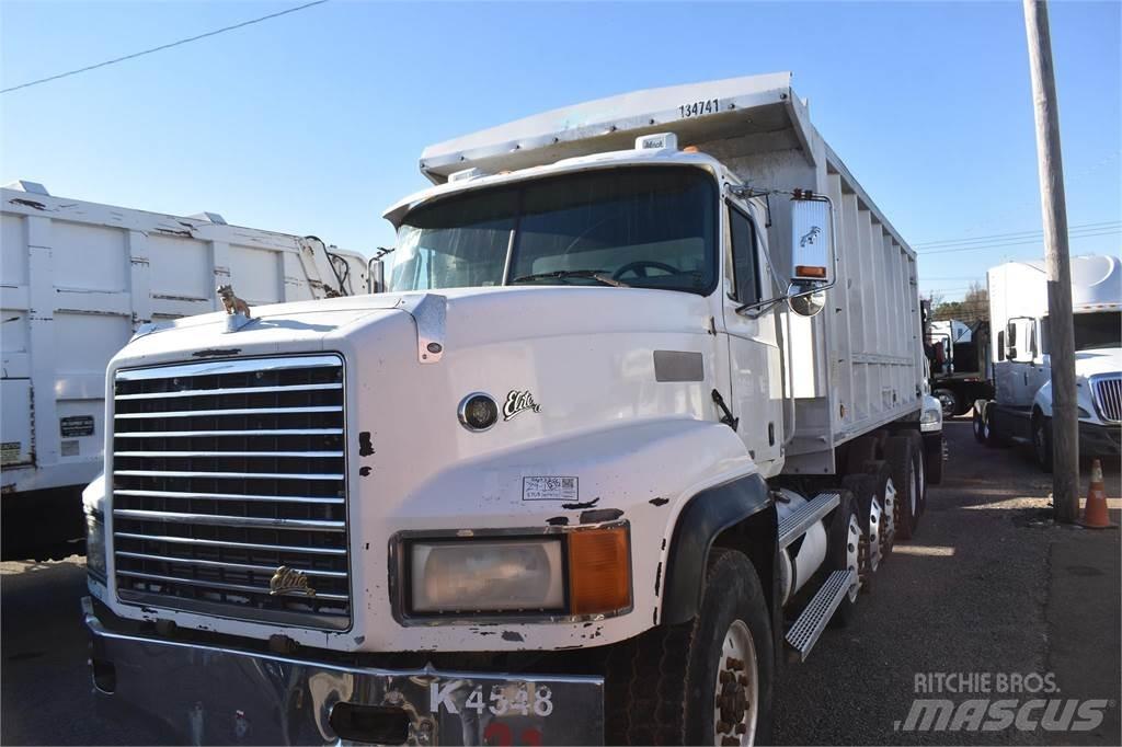 Mack CL713 Самосвал