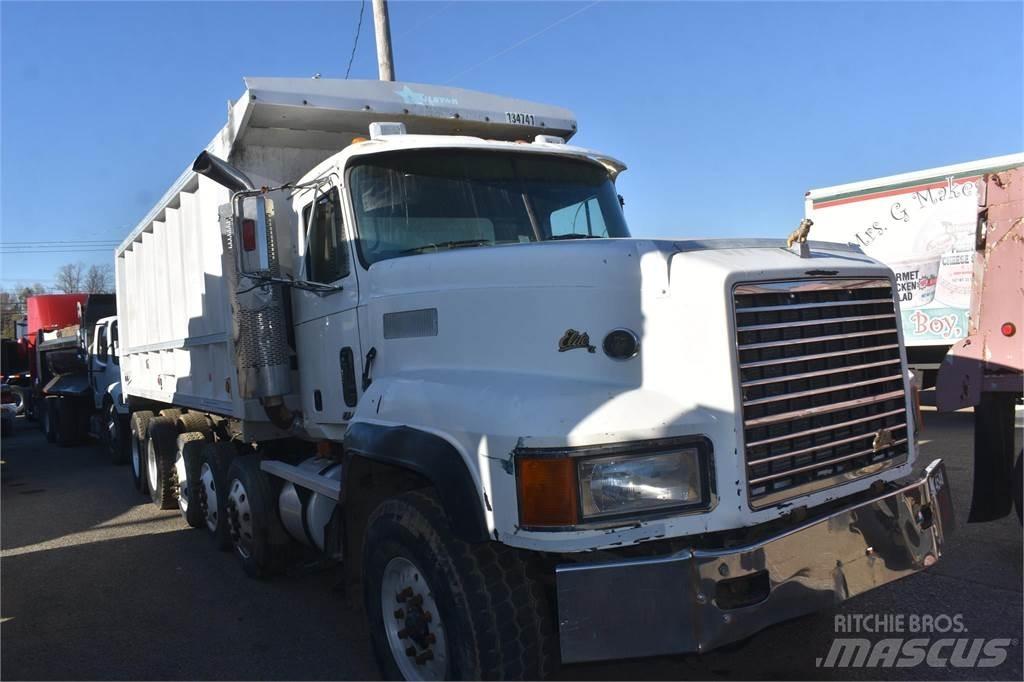 Mack CL713 Самосвал