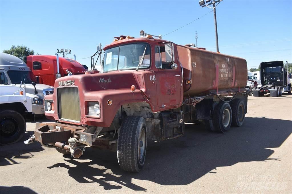 Mack DM685S Цистерна