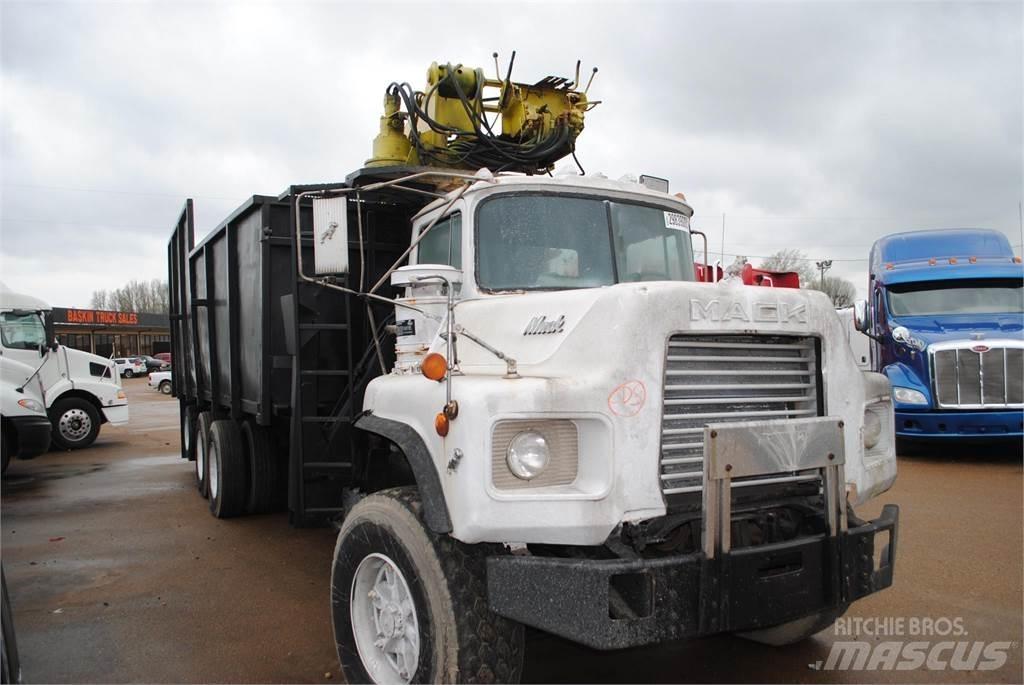 Mack DM690S Автокранове