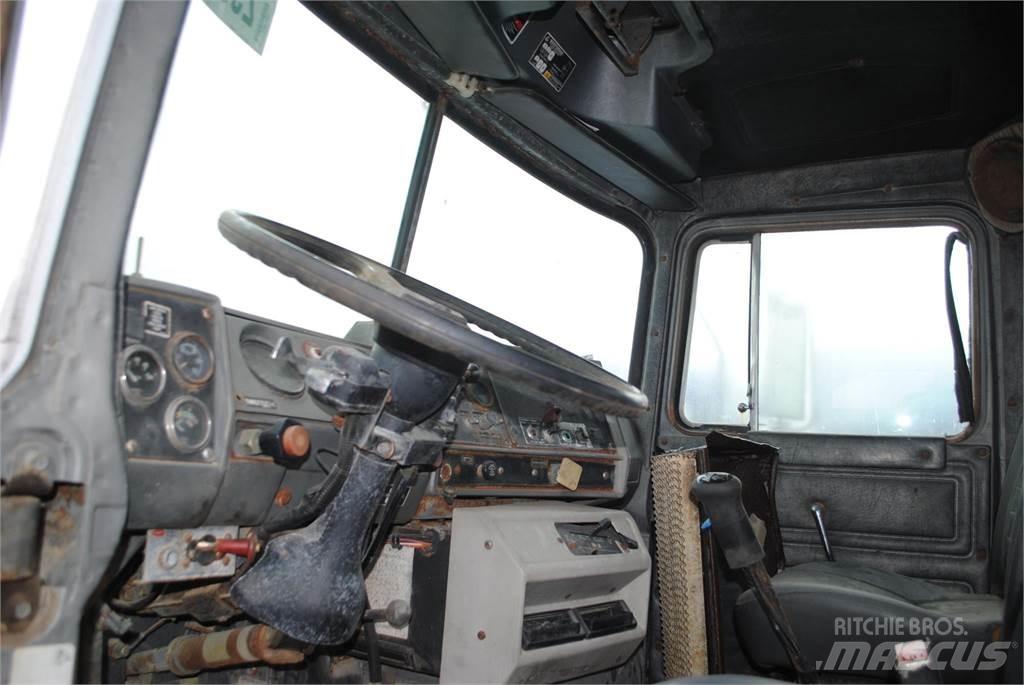 Mack DM690S Автокранове