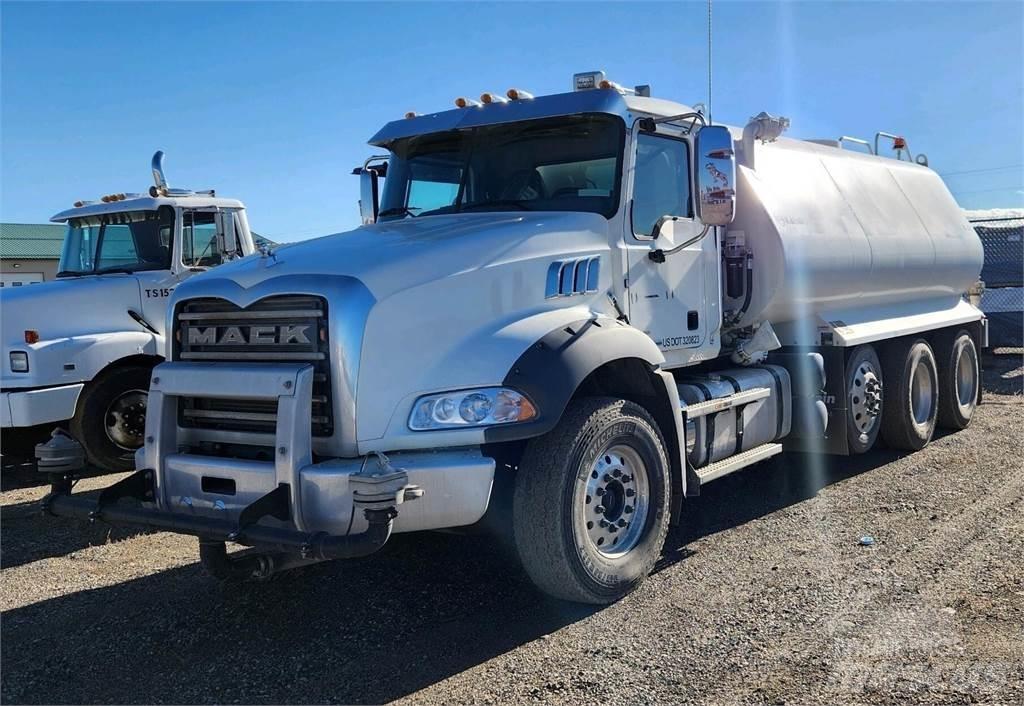 Mack GRANITE 84BR Цистерни за вода
