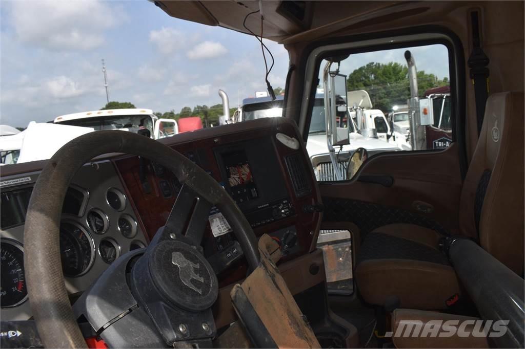 Mack GRANITE GU713 Самосвал