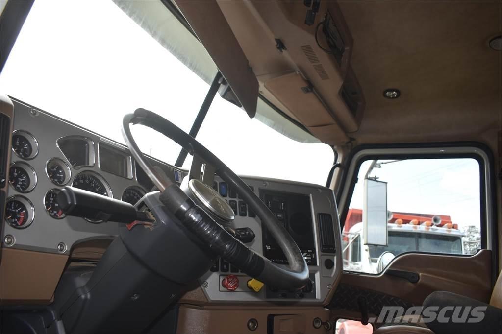 Mack GRANITE GU713 Самосвал