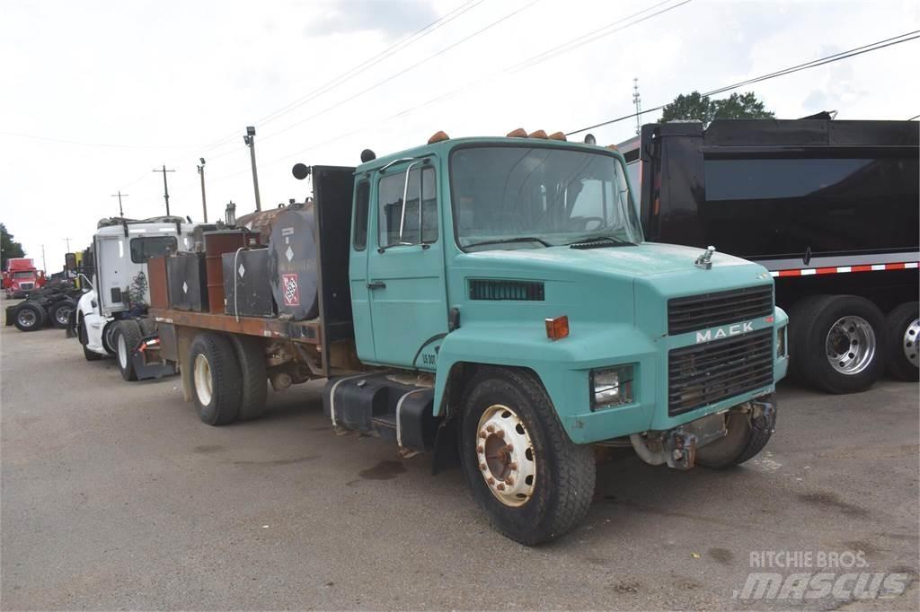Mack MIDLINER CS200 Цистерна