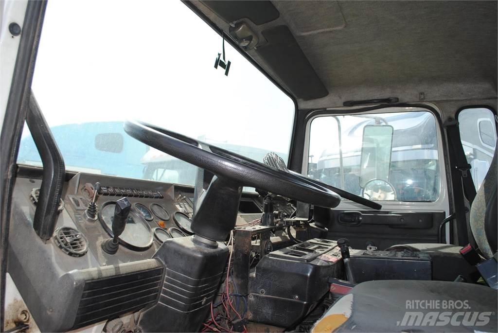 Mack MIDLINER MS250 Камиони за почистване